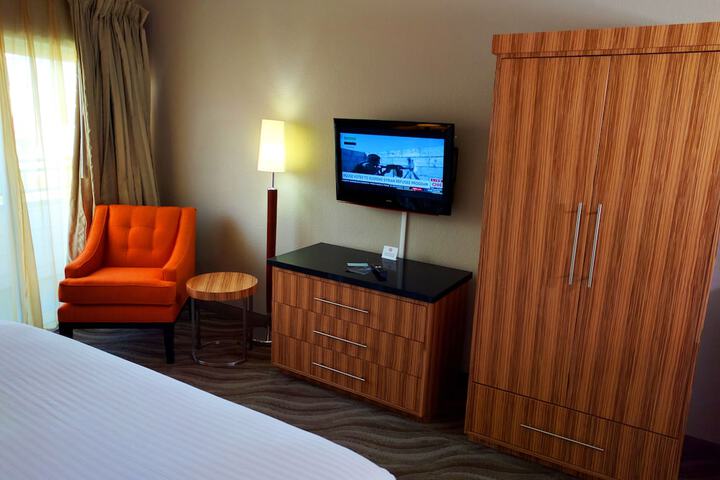 Room 9 of 38