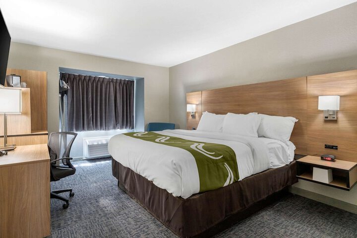 Room 18 of 34