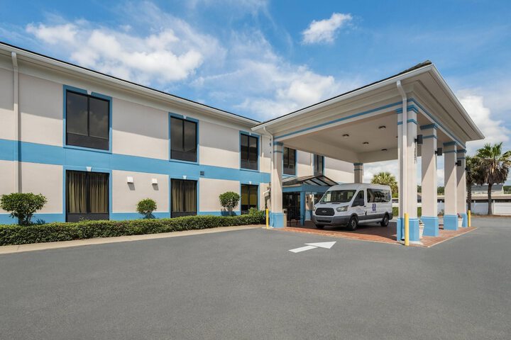Baymont by Wyndham Savannah / Garden City