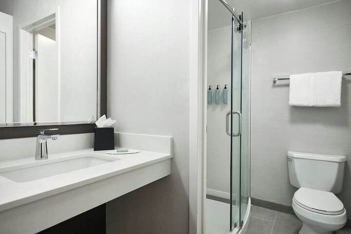 Courtyard by Marriott St. Louis Westport Plaza