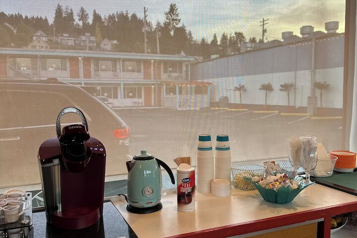 Breakfast/Coffee Service 54 of 65