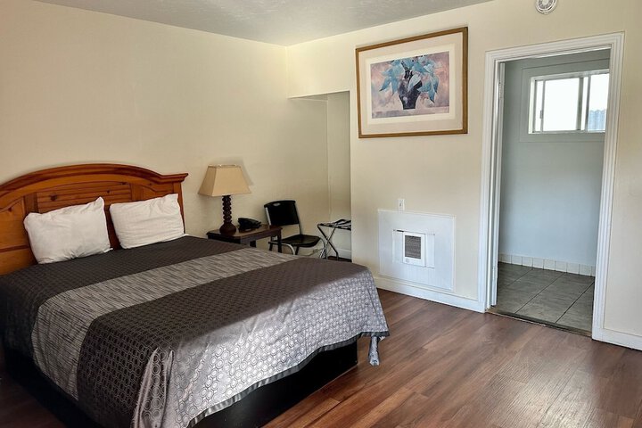 Room 6 of 15