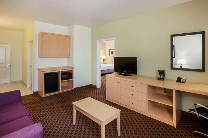 Room 18 of 28