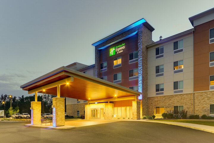 Hotel 2 of 75