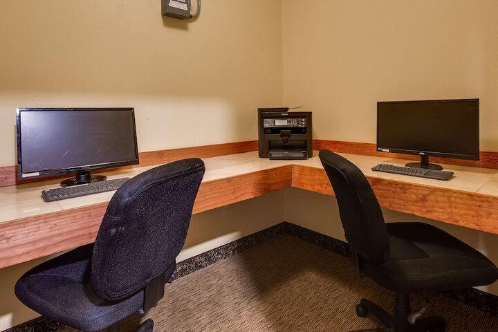 Business Center 74 of 74