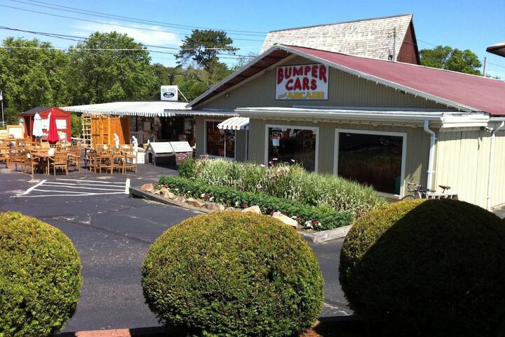 Holiday Hill Inn & Suites
