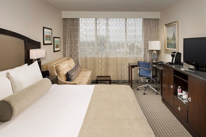 Skybridge Seattle Airport Hotel