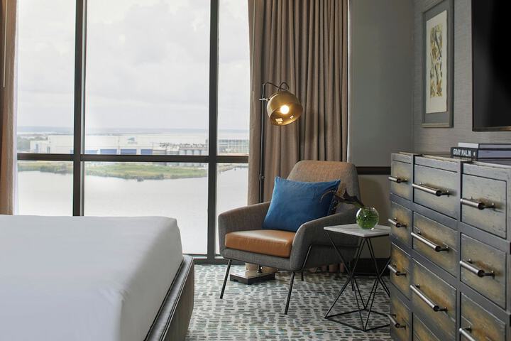 Renaissance Mobile Riverview Plaza Hotel