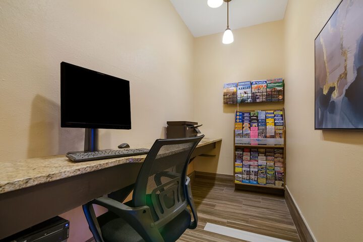 Business Center 36 of 36