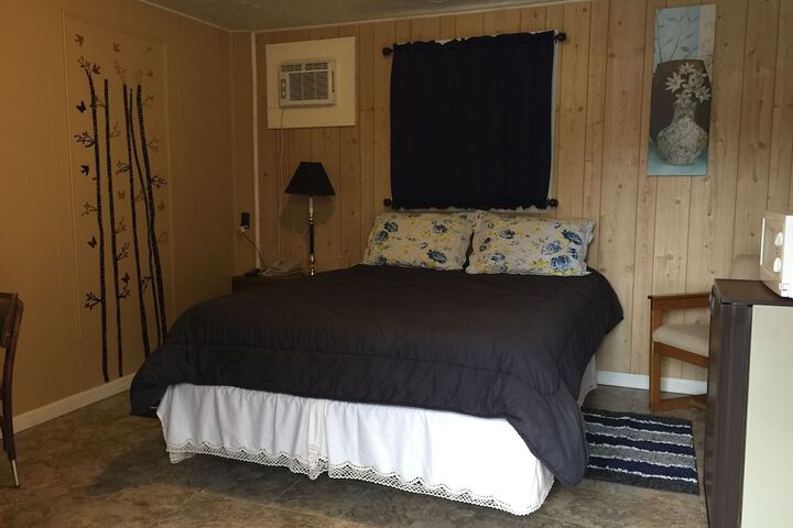 Phillips Historic Motel & Cottages