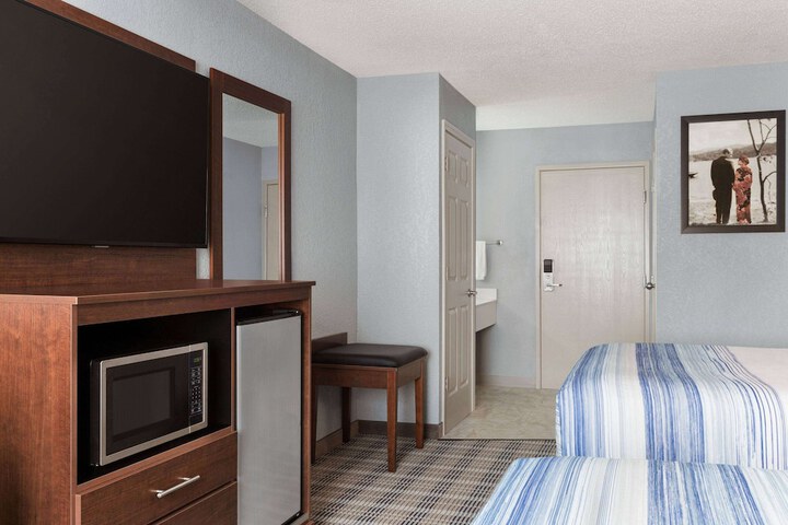 Room 15 of 73