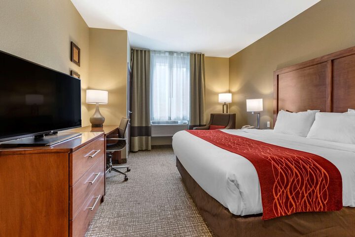 Comfort Inn & Suites Near Mt. Rushmore