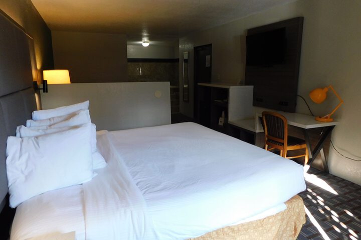 Room 14 of 102