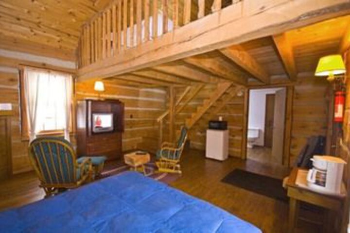 Galena Log Cabin Getaway