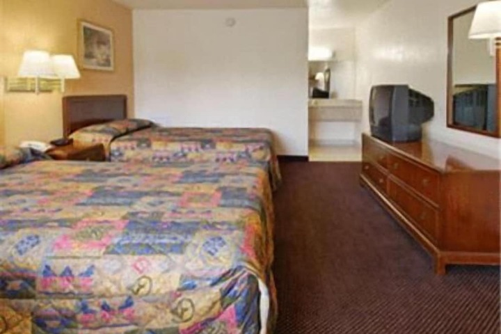 Belmont Inn & Suites