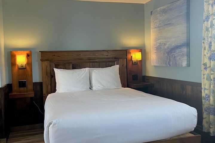 Room 102 of 294