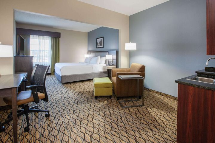 Wingate by Wyndham Roseville / Detroit