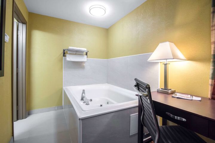 Room 20 of 34