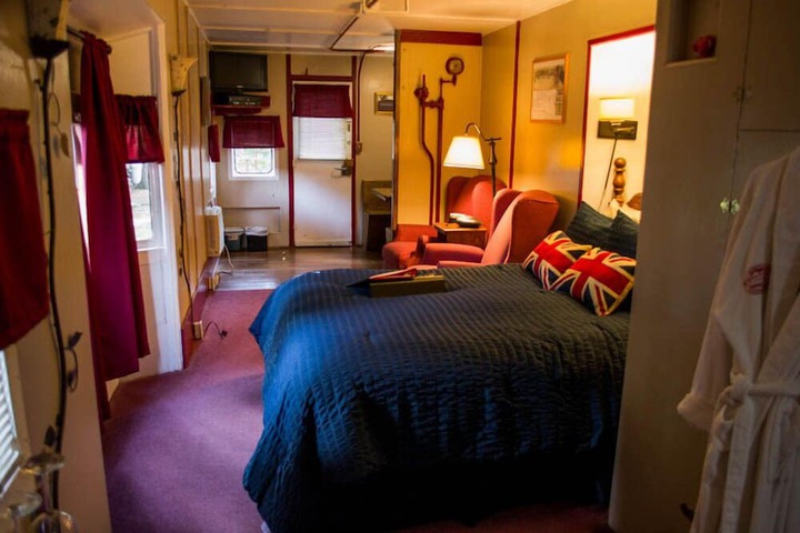 Room 27 of 87