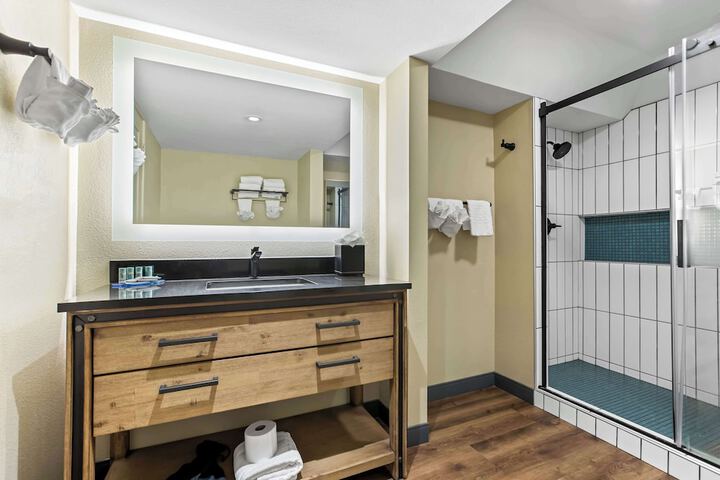 Room 32 of 71