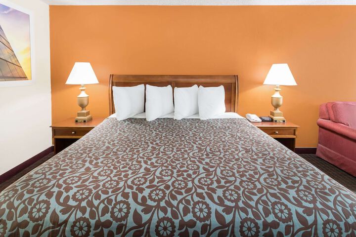 Room 10 of 14