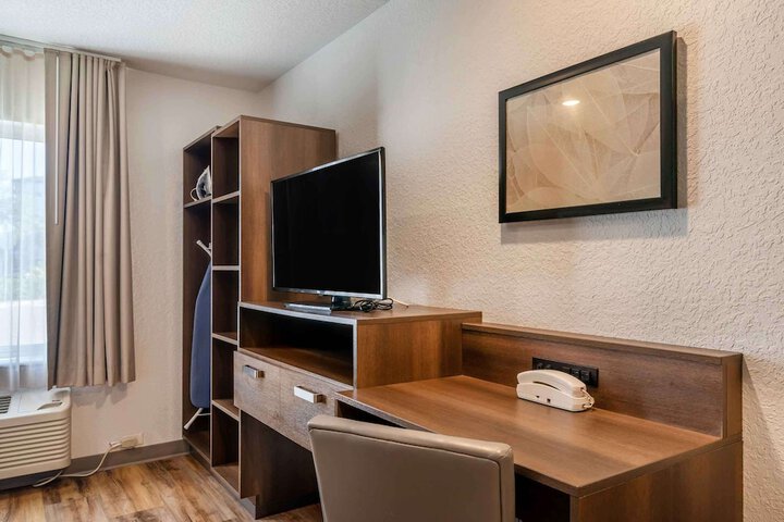 Room 17 of 27