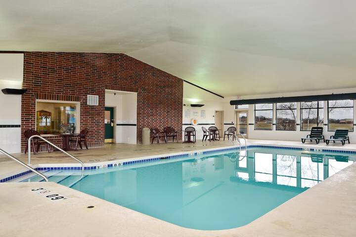 Holiday Inn Express Hotel & Suites Fort Atkinson by IHG
