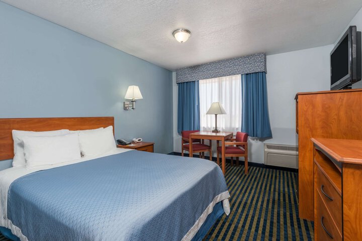 Room 5 of 27