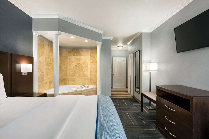 La Quinta Inn & Suites by Wyndham Dublin