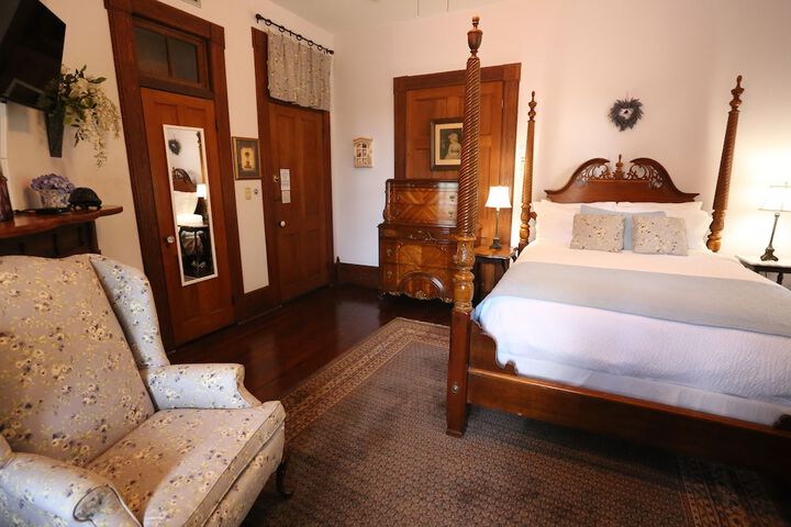 Room 73 of 206