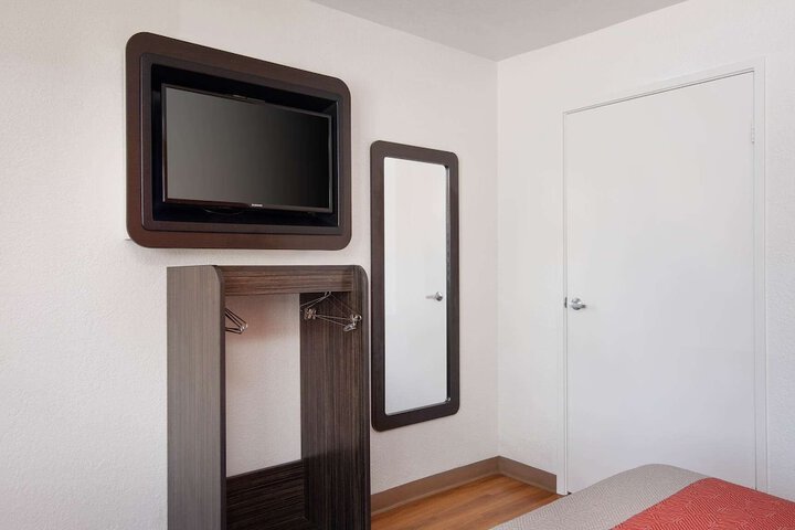 Room 33 of 36