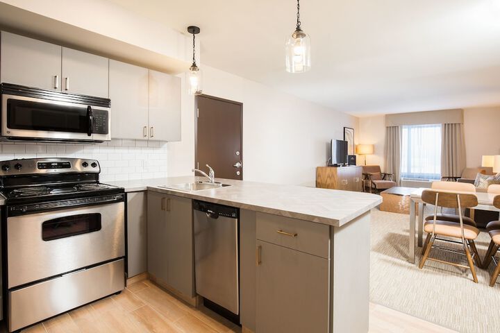 Pomeroy Inn & Suites Prince George