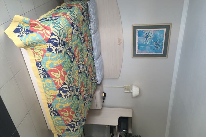 Room 17 of 33
