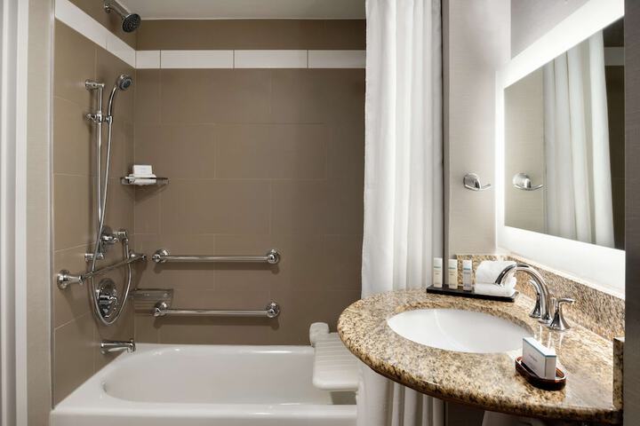 Room 15 of 37