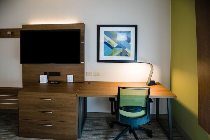 Room 48 of 76