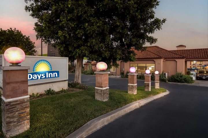 Days Inn by Wyndham Fontana / Rialto
