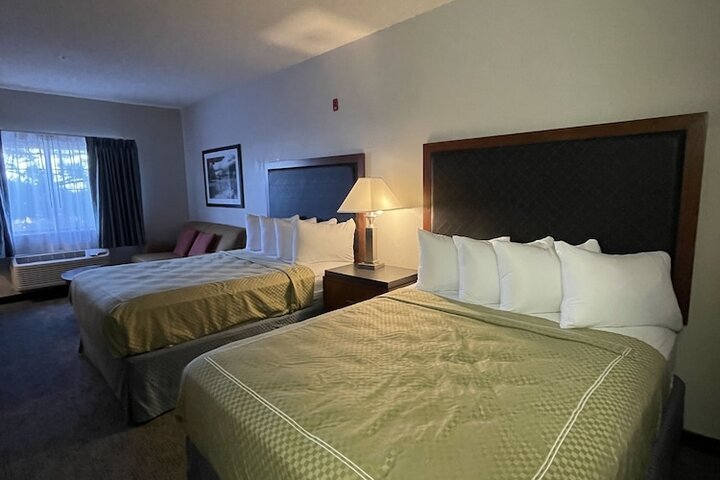 Room 27 of 40