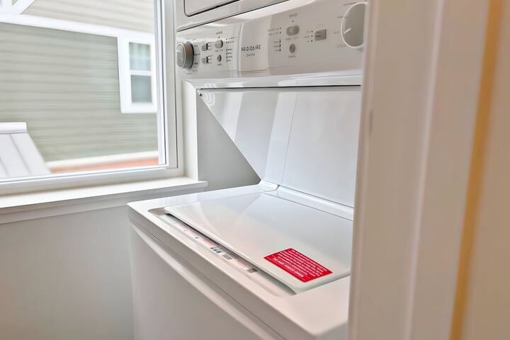 4BR Townhouse with Parking - WV rep 3