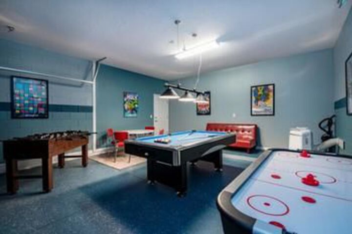 SPACIOUS 10 Bedroom Holiday home by Follow the sun vacation Rentals