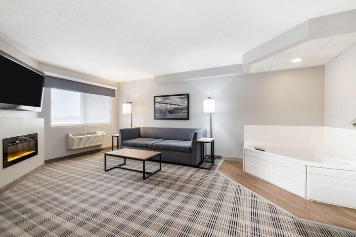 AmericInn by Wyndham Valley City - Conference Center