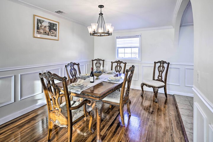 Bay Shore Vacation Rental w / Shared Yard!