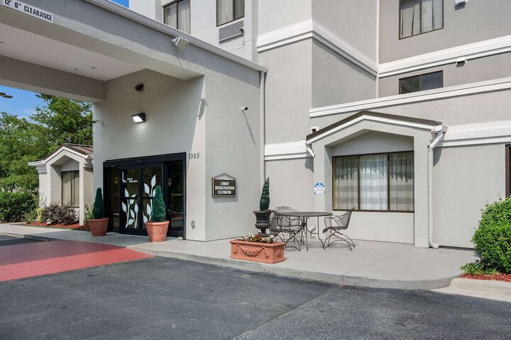 Hotel 4 of 32