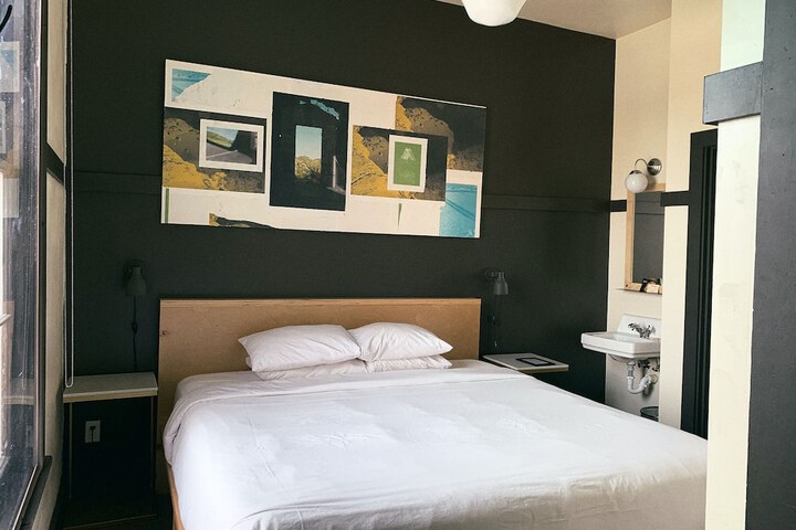Room 18 of 31