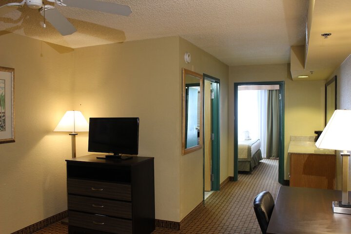 Room 12 of 32