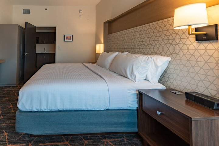 Room 25 of 65