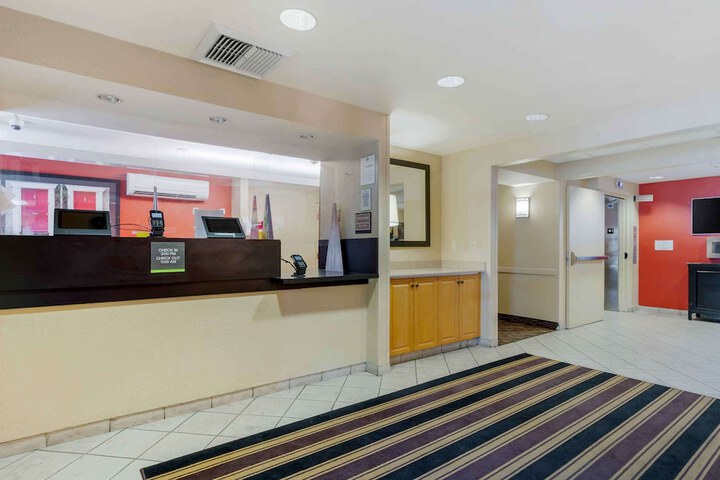 Hotel Interior 10 of 27
