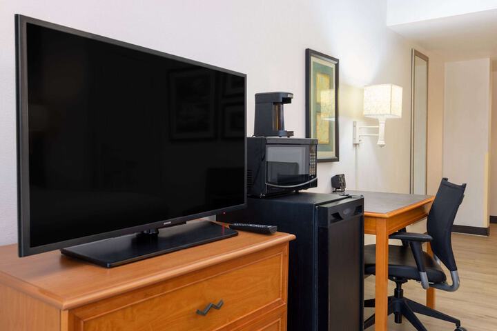 Room 9 of 35