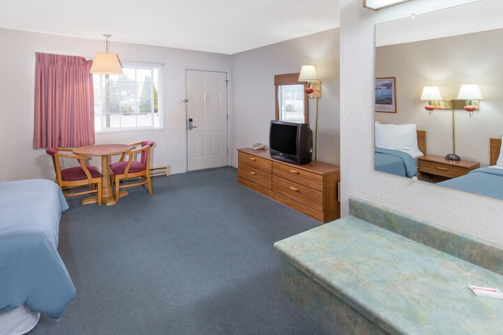 Room 10 of 12