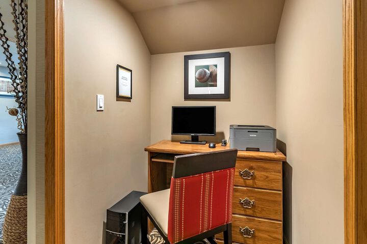 Business Center 10 of 10