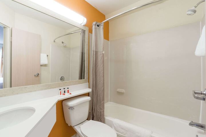Room 12 of 34
